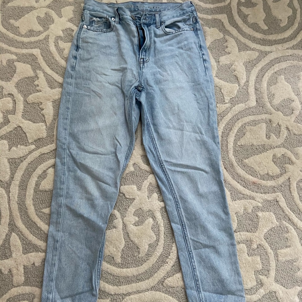 Women’s American Eagle “mom jeans”
